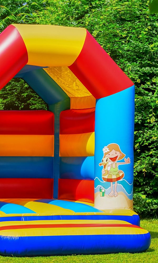 An example of a portable bouncing inflatable house for kids.